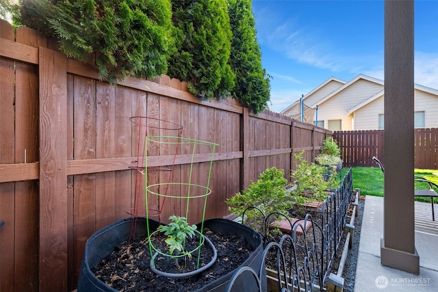 15325 NE 106th St, Vancouver, WA 98682 - view of patio with a fenced backyard
