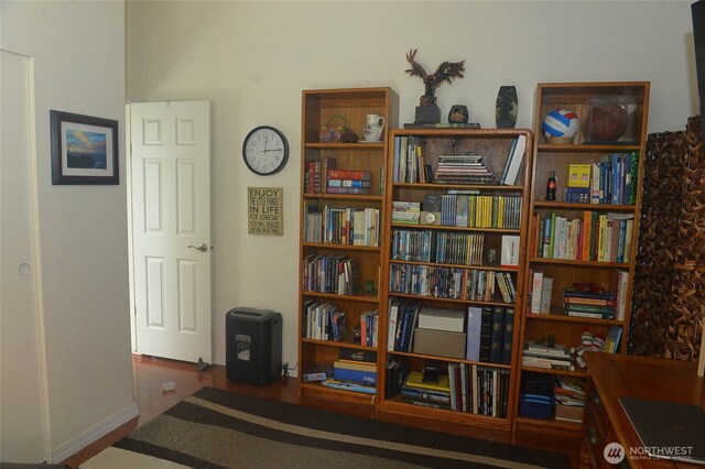 332 Rhododendron Dr, Sequim, WA 98382 - living area featuring baseboards