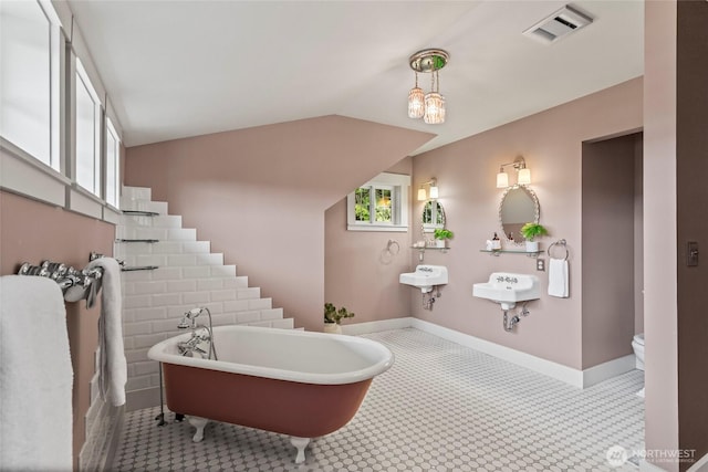 1533 S Sunset Dr, Tacoma, WA 98465 - full bathroom featuring a freestanding tub, baseboards, and toilet