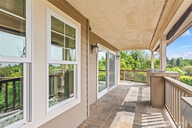 1533 S Sunset Dr, Tacoma, WA 98465 - view of balcony