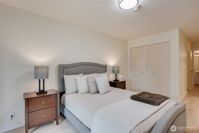18210 73rd Ave NE Unit 101, Kenmore, WA 98028 - bedroom featuring light wood-type flooring, a closet, and baseboards