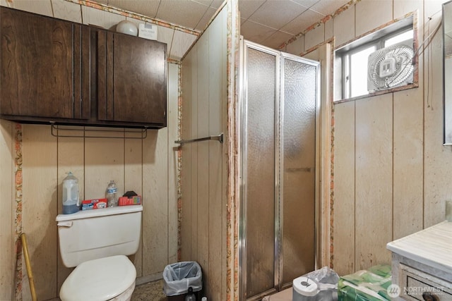 full bath featuring a shower stall and toilet