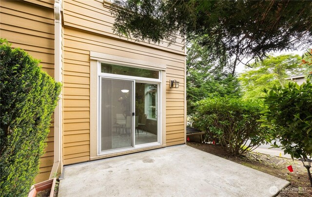 entrance to property featuring a patio