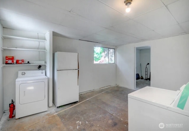 clothes washing area featuring washing machine and clothes dryer