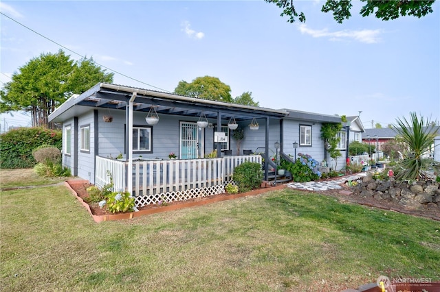804 Pacific Ave N, Long Beach, WA 98631 - view of front of house with a porch and a front yard
