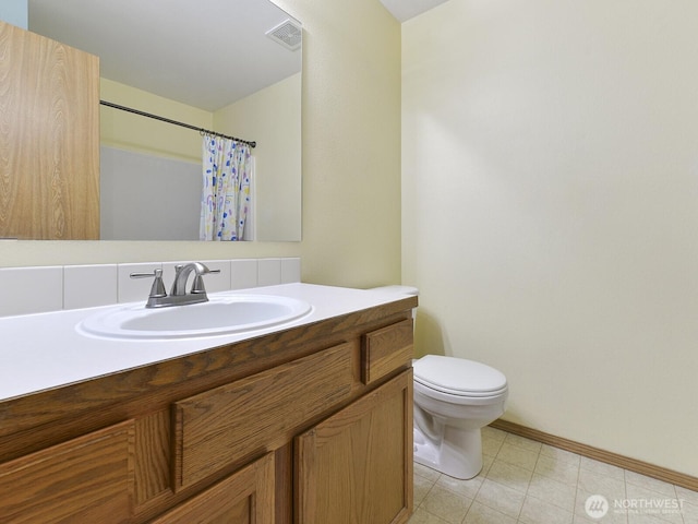 16312 72nd Ave E, Puyallup, WA 98375 - bathroom with toilet, vanity, baseboards, and a shower with curtain