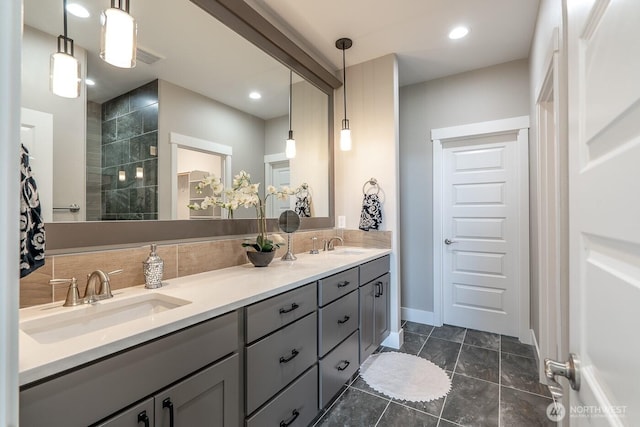 1196 8th Ave NE, Ephrata, WA 98823 - full bath featuring a tile shower, double vanity, baseboards, and tasteful backsplash