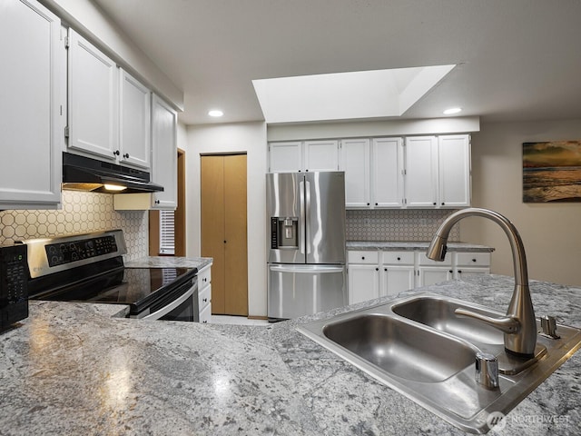 1307 SW 355th Pl, Federal Way, WA 98023 - kitchen featuring appliances with stainless steel finishes, under cabinet range hood, a sink, tasteful backsplash, and white cabinets