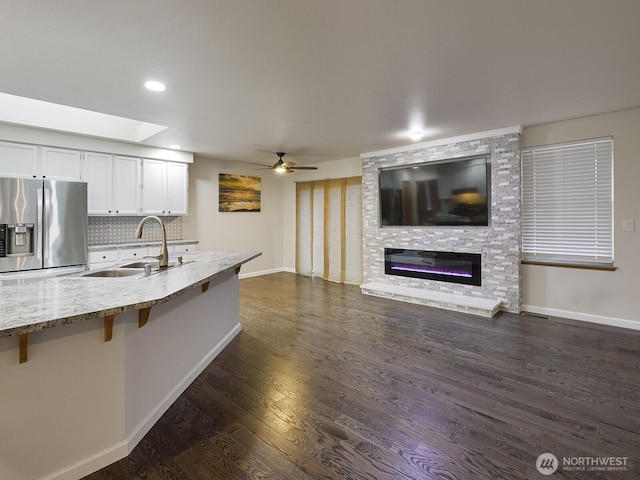 1307 SW 355th Pl, Federal Way, WA 98023 - kitchen with stainless steel refrigerator with ice dispenser, a sink, open floor plan, baseboards, and recessed lighting