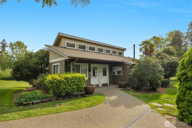 view of front of home featuring a front yard and covered porch