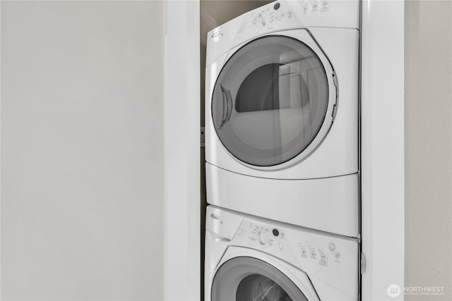 15408 Main St Unit 401, Mill Creek, WA 98012 - laundry room featuring stacked washing machine and dryer