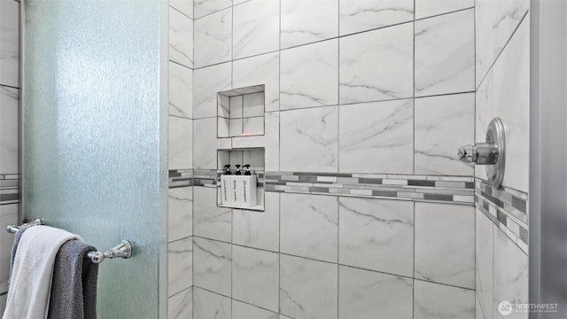 207 Clayton Pl, Mattawa, WA 99349 - full bathroom featuring tiled shower