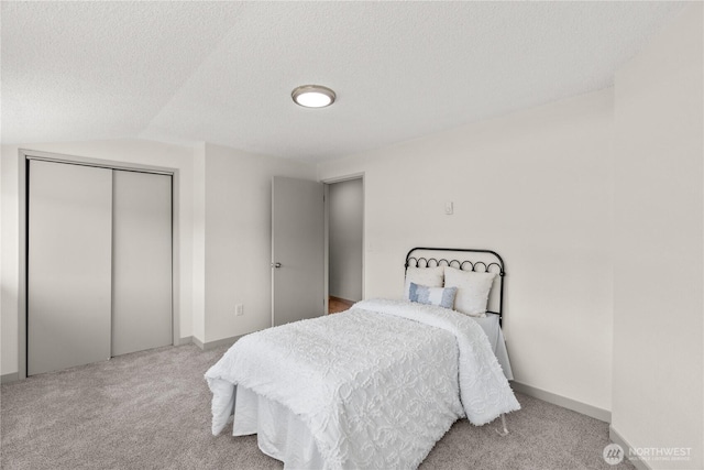 506 G St, Cosmopolis, WA 98537 - bedroom with carpet, a textured ceiling, lofted ceiling, a closet, and baseboards