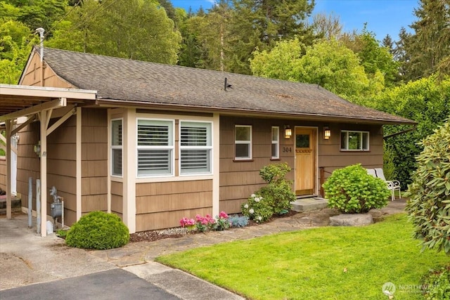 304 Riverview Dr NE, Auburn, WA 98002 - view of front of home featuring a front lawn and a shingled roof