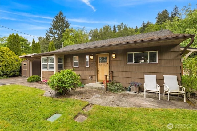 304 Riverview Dr NE, Auburn, WA 98002 - ranch-style house featuring a front yard, a shed, an outdoor structure, and a patio