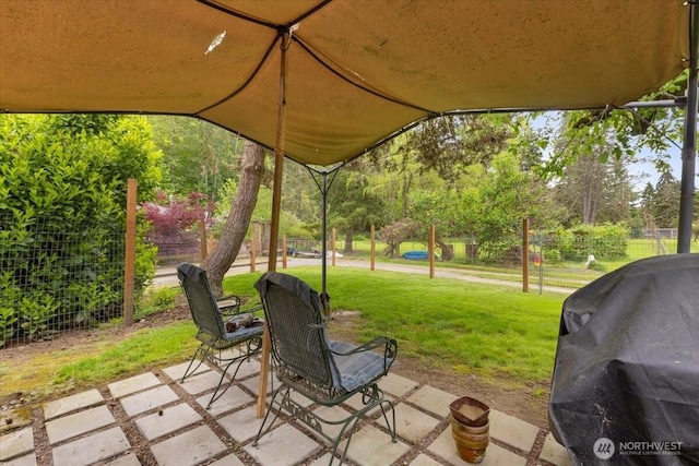 304 Riverview Dr NE, Auburn, WA 98002 - view of patio with area for grilling and view of scattered trees