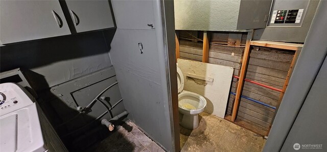 202 W 2nd Ave, Odessa, WA 99159 - bathroom with washer / dryer and toilet