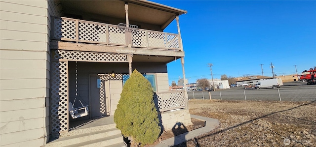 202 W 2nd Ave, Odessa, WA 99159 - view of exterior entry featuring a balcony