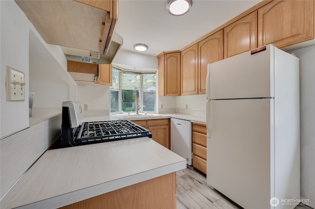 605 W Euclid Ave, Shelton, WA 98584 - kitchen featuring white appliances, a sink, light countertops, light wood-style floors, and light brown cabinets