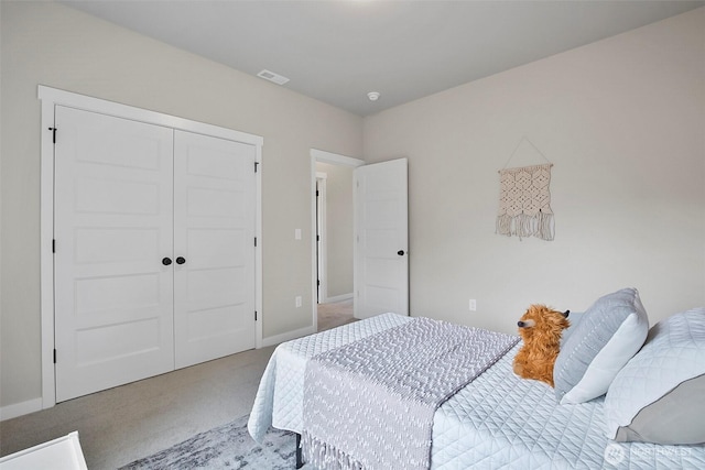 2900 NE 5th Pl, Renton, WA 98056 - bedroom featuring carpet floors, a closet, and baseboards