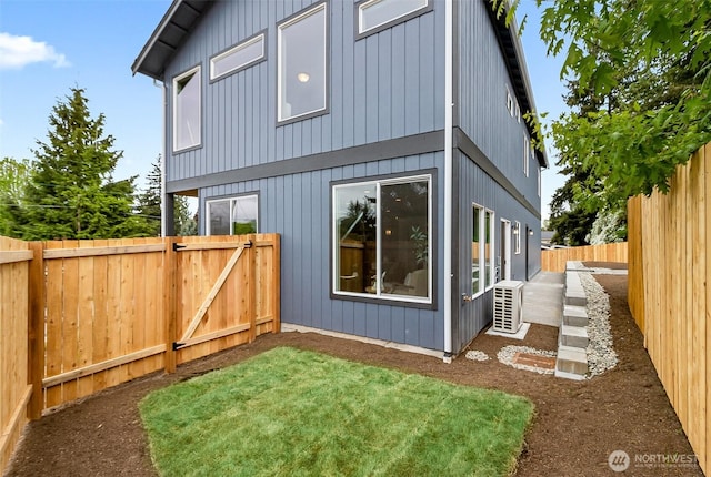 2900 NE 5th Pl, Renton, WA 98056 - view of side of home with a fenced backyard