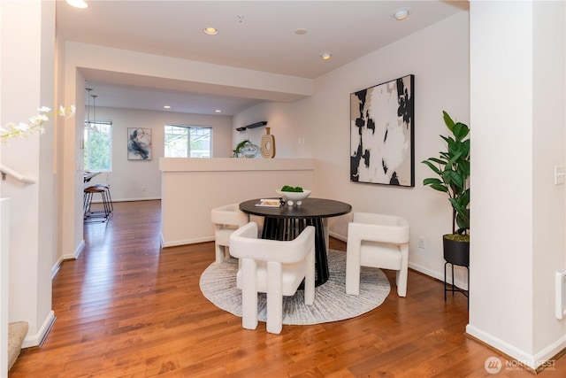 dining room with light wood-style floors, recessed lighting, and baseboards