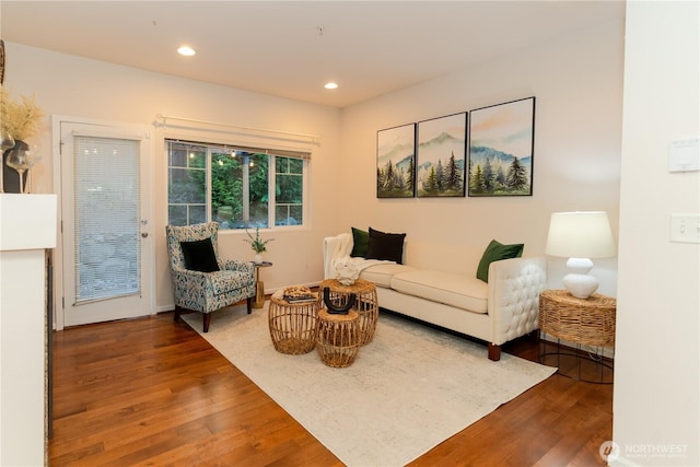 living area with wood finished floors and recessed lighting