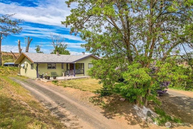 12623 Douglas Rd, Yakima, WA 98908 - ranch-style home featuring a porch and driveway