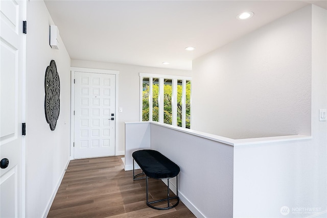 900 Sea Vista Pl, Edmonds, WA 98020 - entryway featuring dark wood-type flooring, recessed lighting, and baseboards