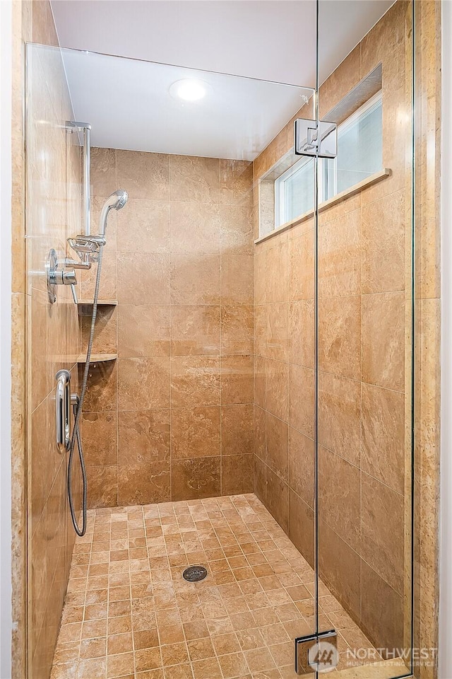 900 Sea Vista Pl, Edmonds, WA 98020 - full bathroom with tiled shower