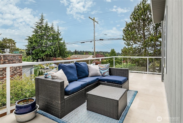 900 Sea Vista Pl, Edmonds, WA 98020 - balcony featuring an outdoor living space
