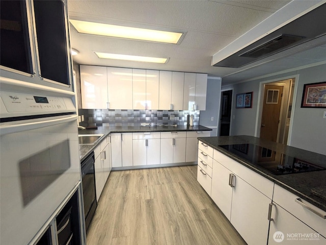 201 Union Ave SE Unit 136, Renton, WA 98059 - kitchen featuring black appliances, white cabinetry, light wood-style flooring, dark countertops, and tasteful backsplash