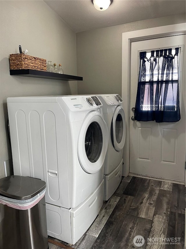 5600 Mt Solo Rd Unit 114, Longview, WA 98632 - laundry room featuring washing machine and dryer and dark wood finished floors