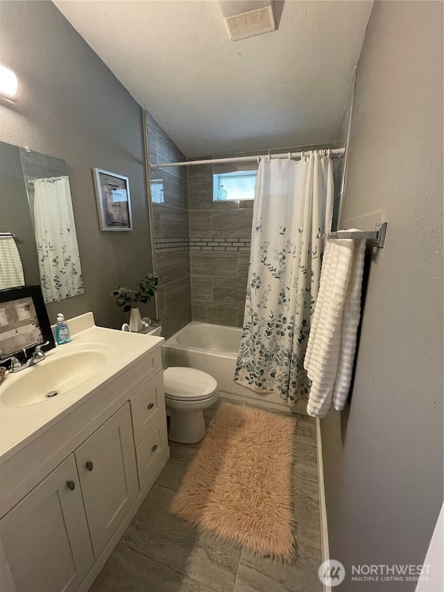 5600 Mt Solo Rd Unit 114, Longview, WA 98632 - full bath featuring vanity and shower / tub combo with curtain