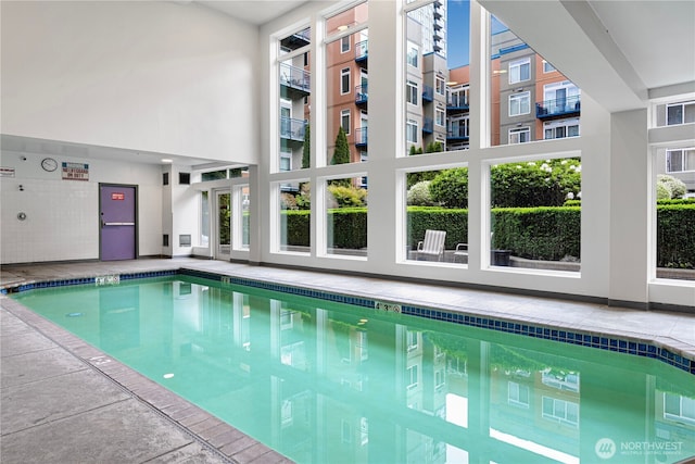 2415 2nd Ave Unit 743, Seattle, WA 98121 - view of community pool