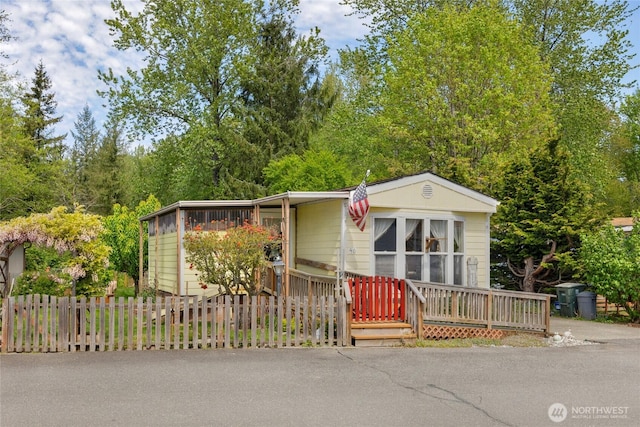 212 Old Owen Rd Unit 46, Sultan, WA 98294 - view of front of house with a fenced front yard