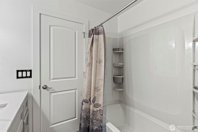 bathroom featuring shower / bath combo with shower curtain