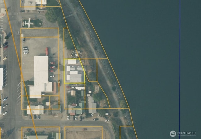 1061/2 Indian Ave E, Brewster, WA 98812 - aerial map of property and surrounding area with property boundaries highlighted