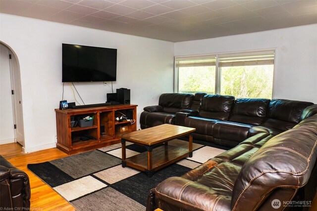 1803 Juniper St, Oroville, WA 98844 - living area with arched walkways and wood finished floors