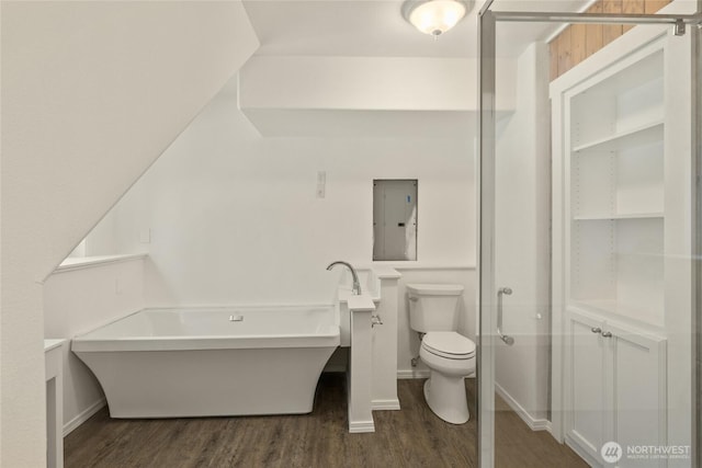 2262 Lambert Rd, Cle Elum, WA 98922 - full bathroom featuring electric panel, wood finished floors, and baseboards