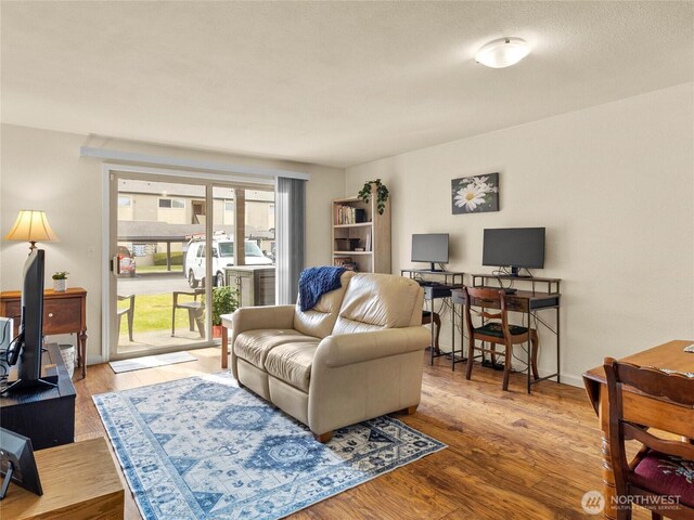 31003 14th Ave S Unit H1, Federal Way, WA 98003 - living room with a desk and light wood finished floors