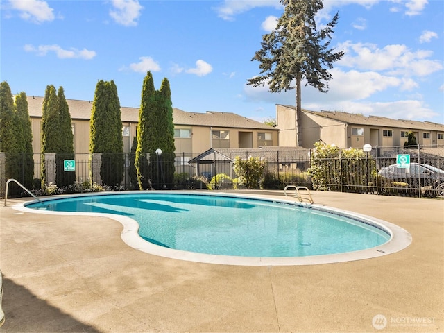 31003 14th Ave S Unit H1, Federal Way, WA 98003 - community pool featuring fence, a residential view, and a patio area