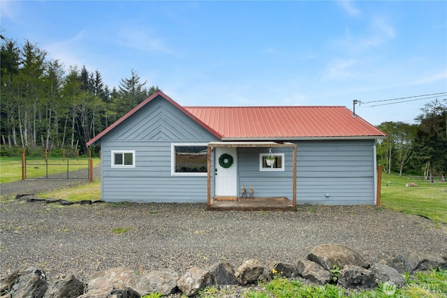 85 Rustemeyer Rd, Aberdeen, WA 98520 - view of front of home featuring metal roof and fence