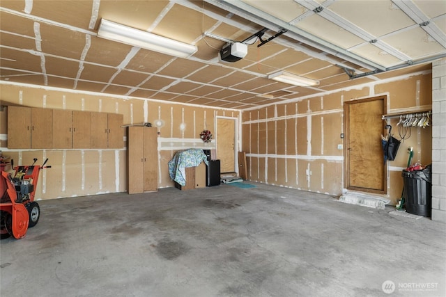 695 S Lyle Ave, East Wenatchee, WA 98802 - garage with a garage door opener