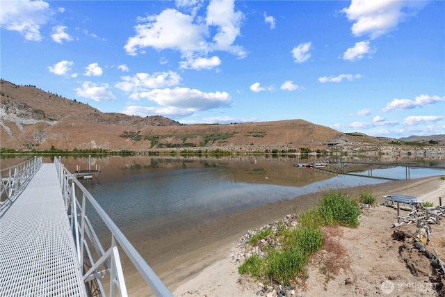 179 N Shore Dr, Orondo, WA 98843 - water view with a mountain backdrop