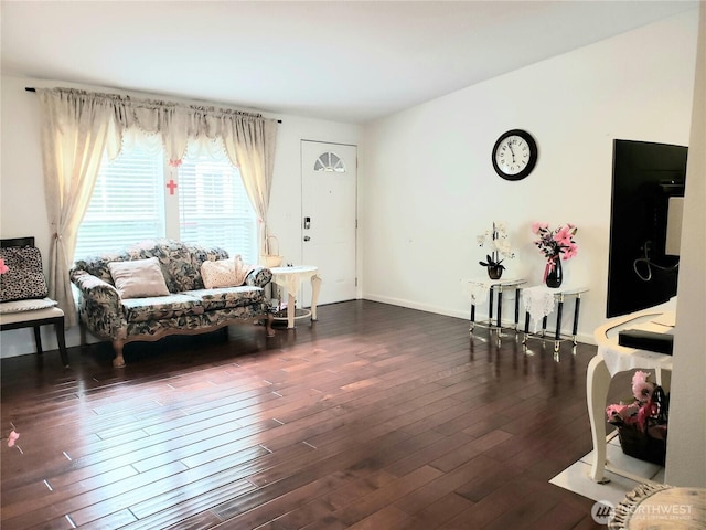 10409 137th St E Unit 9, Puyallup, WA 98374 - living area featuring wood finished floors and baseboards