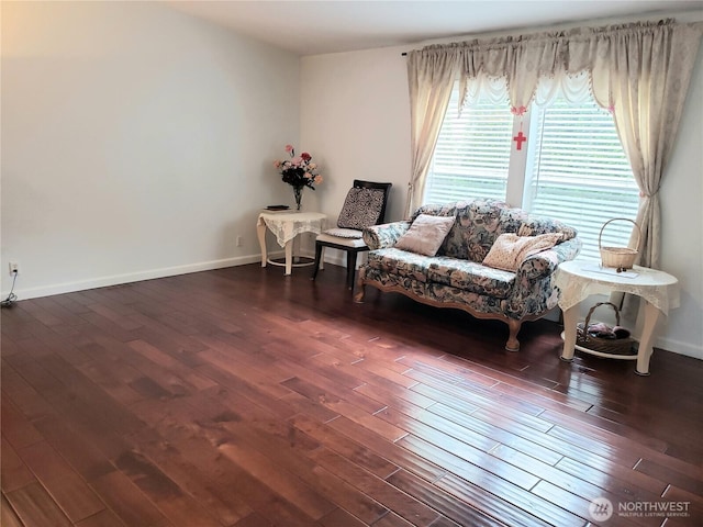 10409 137th St E Unit 9, Puyallup, WA 98374 - living area featuring wood finished floors and baseboards