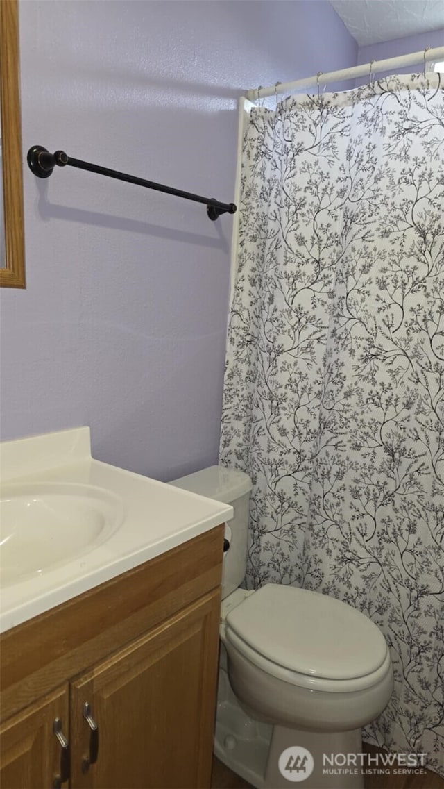 1900 Broadway Ave Unit 2, Hoquiam, WA 98550 - full bath featuring vanity, toilet, and a shower with shower curtain