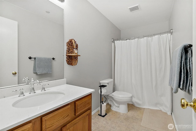 full bath with toilet, baseboards, vanity, and a shower with shower curtain