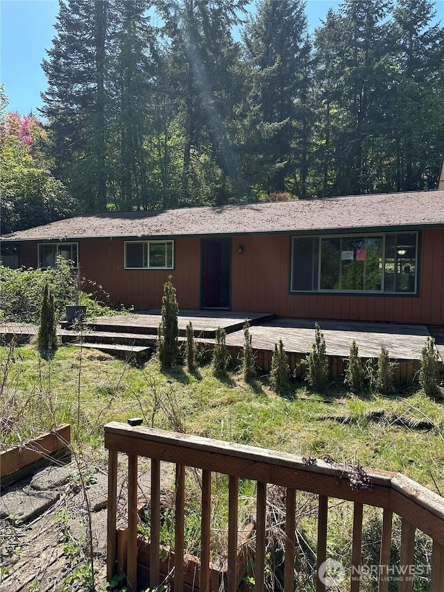816 Sunrise Ln, Centralia, WA 98531 - back of property with a wooden deck